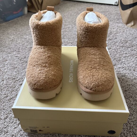 Michael Kors Winnie Bootie Tan Faux Curly Shearing Boot $175 New In Box Size 6 - Picture 1 of 6